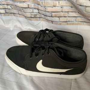 Men’s Nike SB charge sneakers